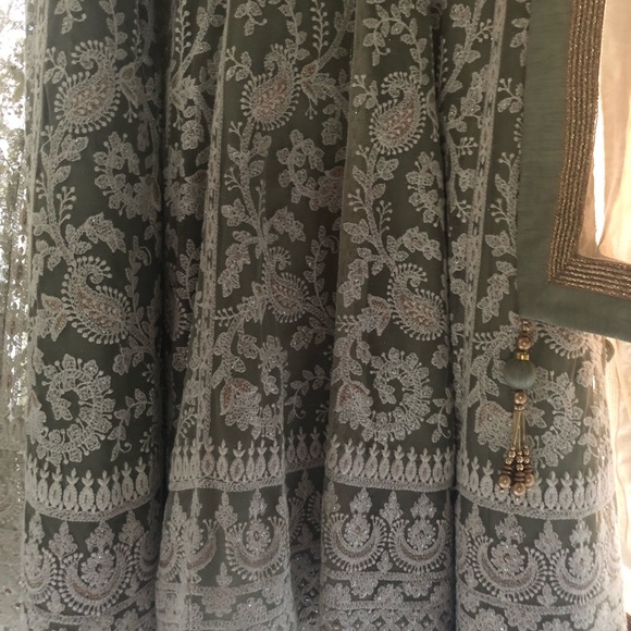 Indian suit - Floor length anarkali - Picture 2 of 3